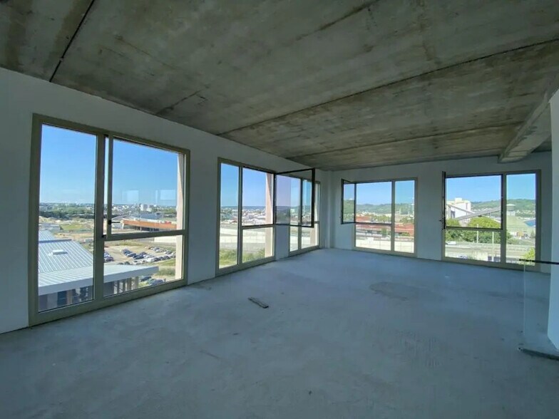 Office in Rouen for lease - Interior Photo - Image 3 of 4