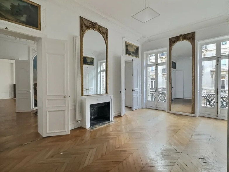 Office in Paris for lease - Interior Photo - Image 3 of 10