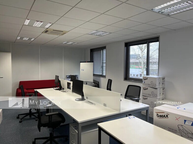 Flex in Nanterre for lease - Interior Photo - Image 3 of 14