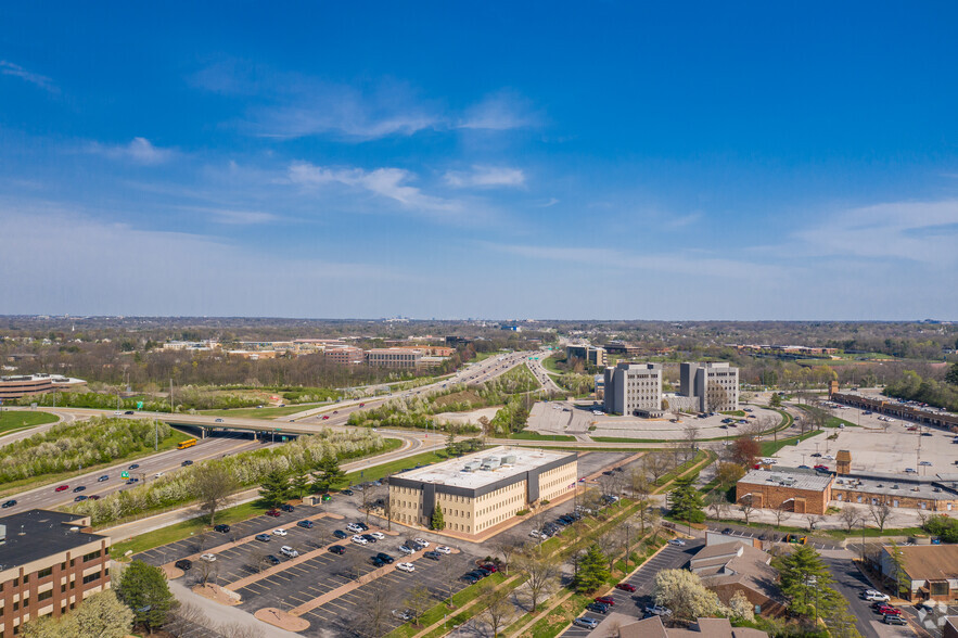 14377 Woodlake Dr, Chesterfield, MO for lease - Aerial - Image 2 of 4