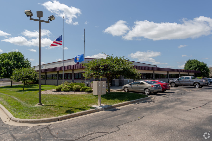 8155 Forsythia St, Middleton, WI for sale - Primary Photo - Image 1 of 1