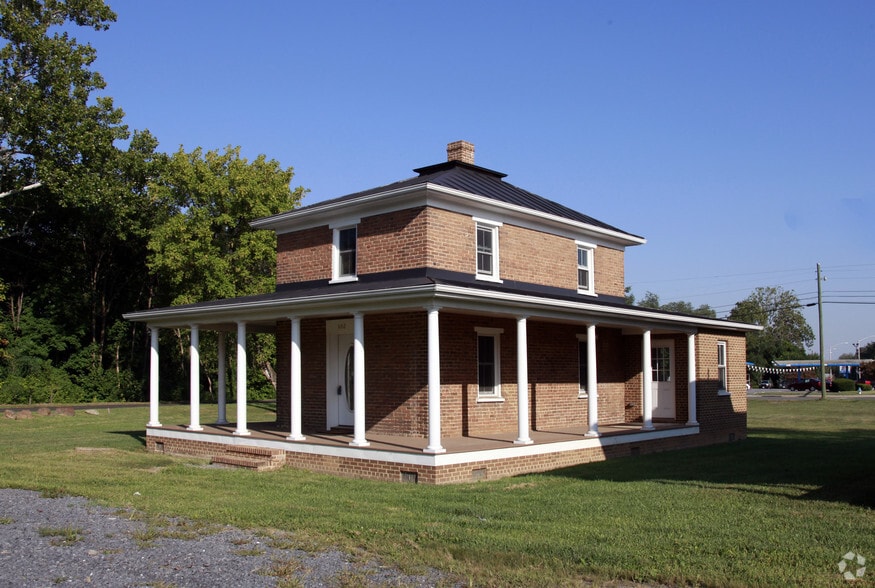 604 Radham St, Front Royal, VA for sale - Building Photo - Image 3 of 8