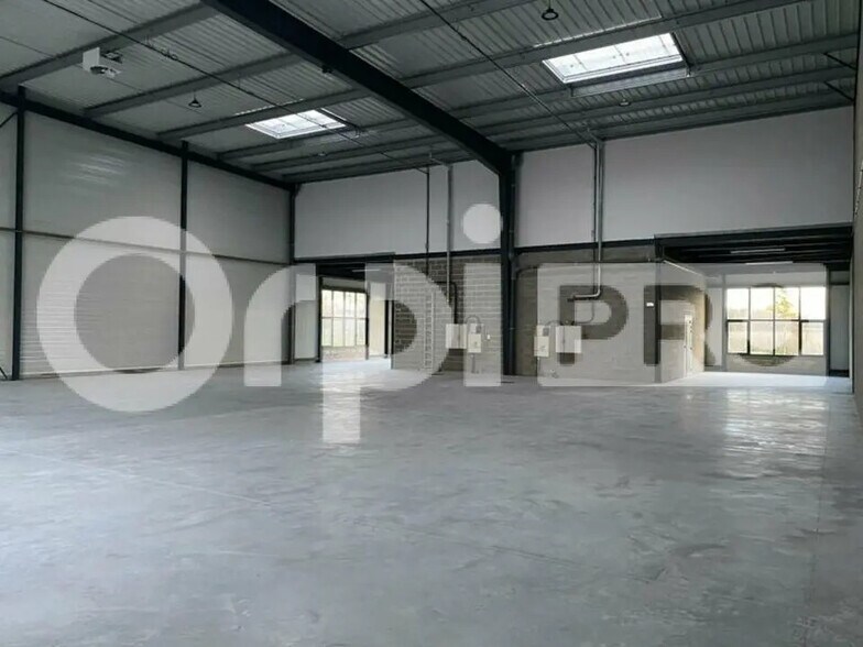 Flex in Montgeron for sale - Building Photo - Image 2 of 7