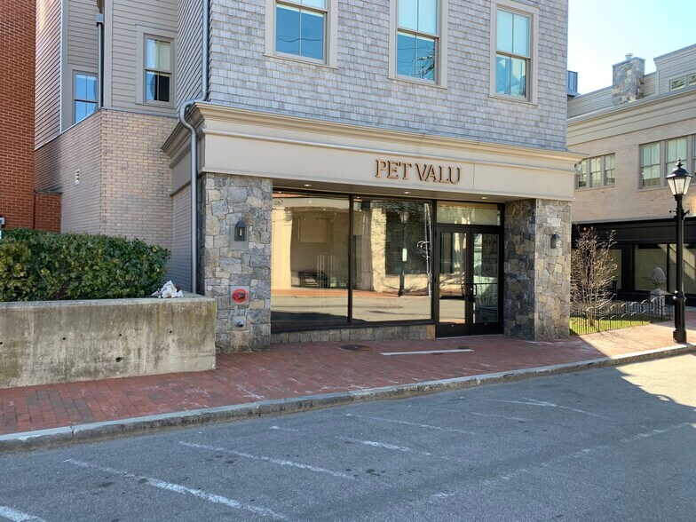 21 Forest St, New Canaan, CT 06840