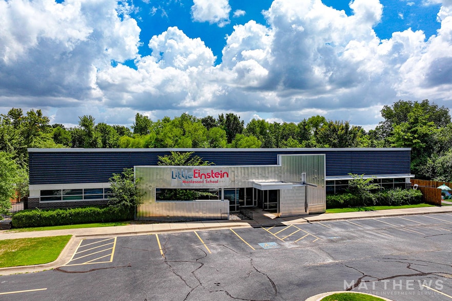 1110 SE Evergreen St, Bentonville, AR for sale - Building Photo - Image 1 of 3
