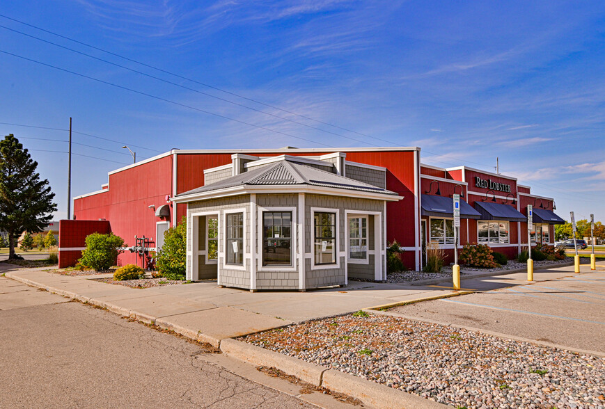 2675 32nd Ave S, Grand Forks, ND for sale - Building Photo - Image 2 of 71