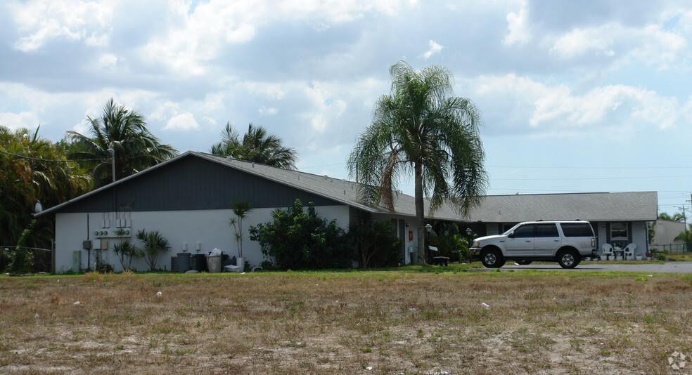 Cape Coral Multi-family Portfolio portfolio of 3 properties for sale on LoopNet.com - Primary Photo - Image 1 of 1