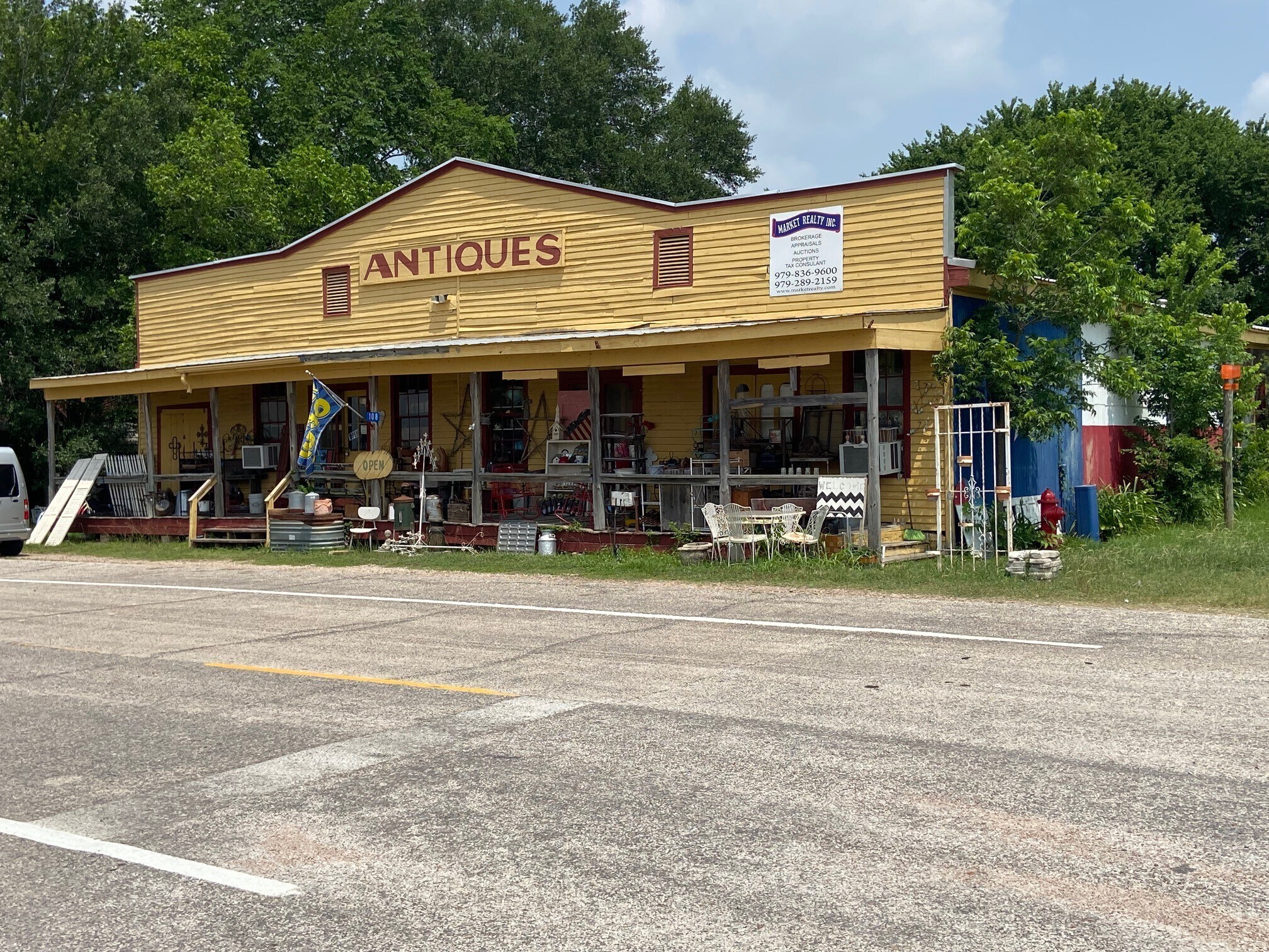 108 Thigpen St, Carmine, TX for sale Primary Photo- Image 1 of 14