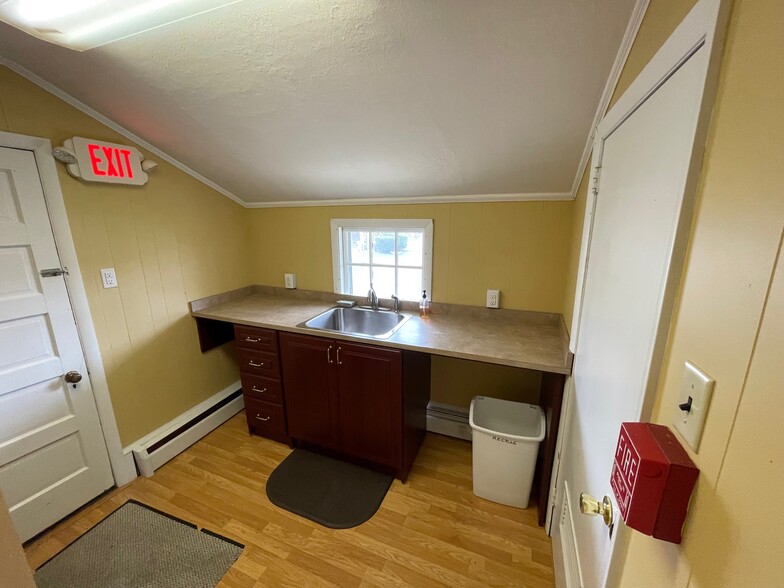 420 N Spring Garden St, Ambler, PA for lease - Interior Photo - Image 2 of 6