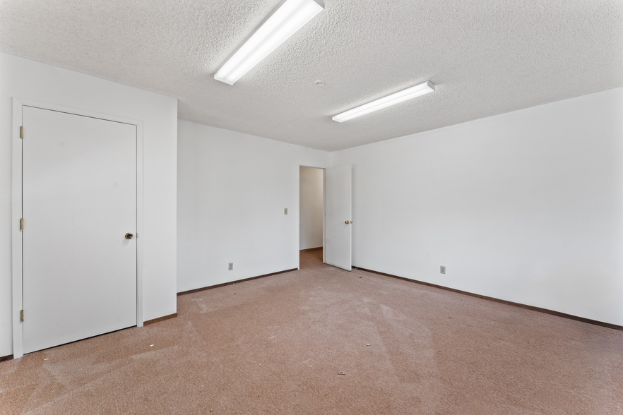 235 W Pueblo St, Reno, NV for lease - Interior Photo - Image 3 of 39