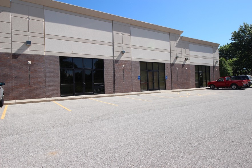 700 Van Dorn St, Lincoln, NE for lease - Building Photo - Image 2 of 8