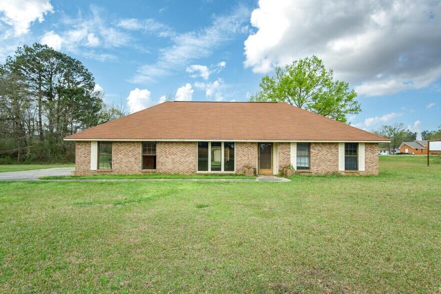 35 Beech Ln, Petal, MS 39465