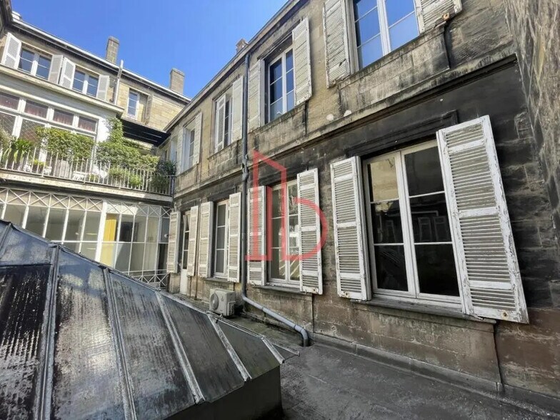 Office in Bordeaux for sale - Building Photo - Image 1 of 8