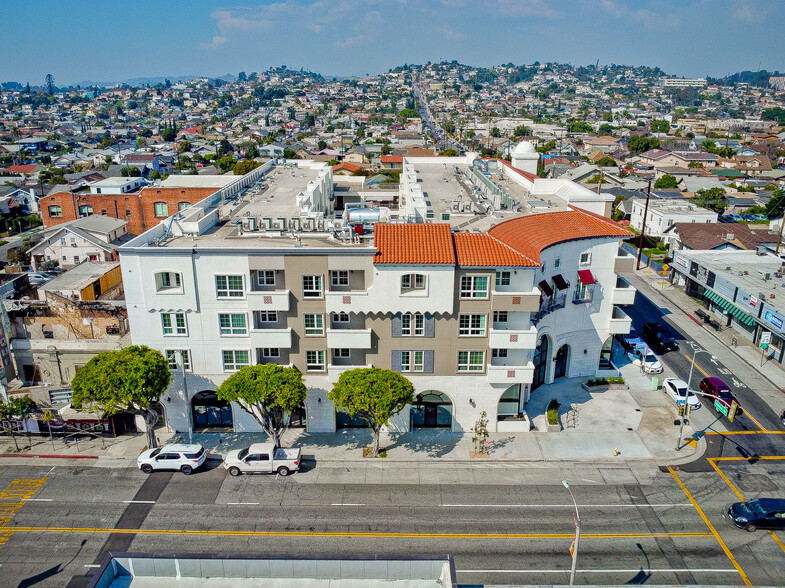 111 N Rowan Ave, Los Angeles, CA for lease - Building Photo - Image 3 of 11