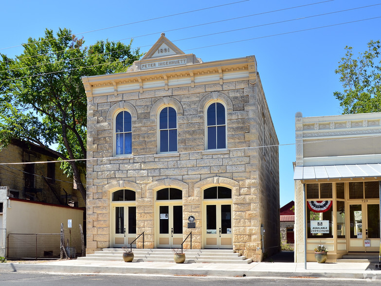 725 High St, Comfort, TX for lease - Building Photo - Image 2 of 2