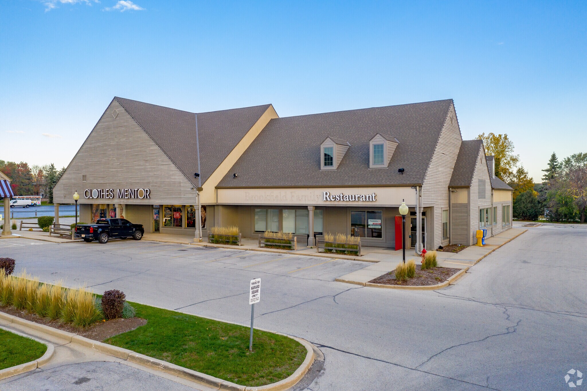 18000 W Bluemound Rd, Brookfield, WI 53045