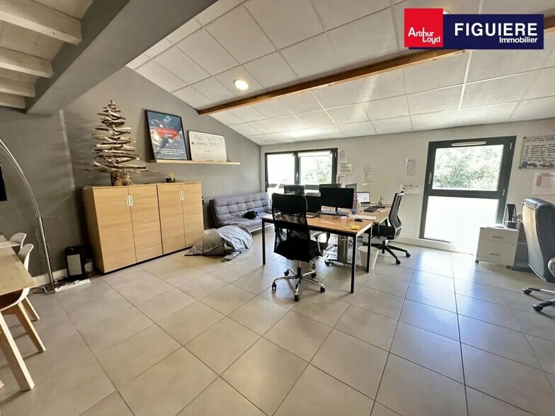 1652 Avenue Paul Jullien, Le Tholonet for sale - Interior Photo - Image 1 of 14