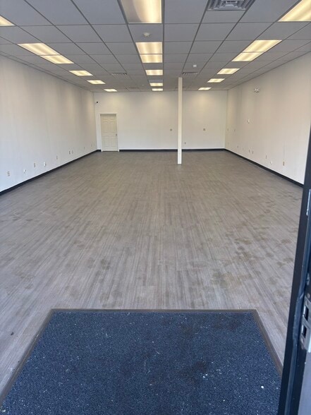 223 S Willow St, Manchester, NH for lease - Building Photo - Image 2 of 5