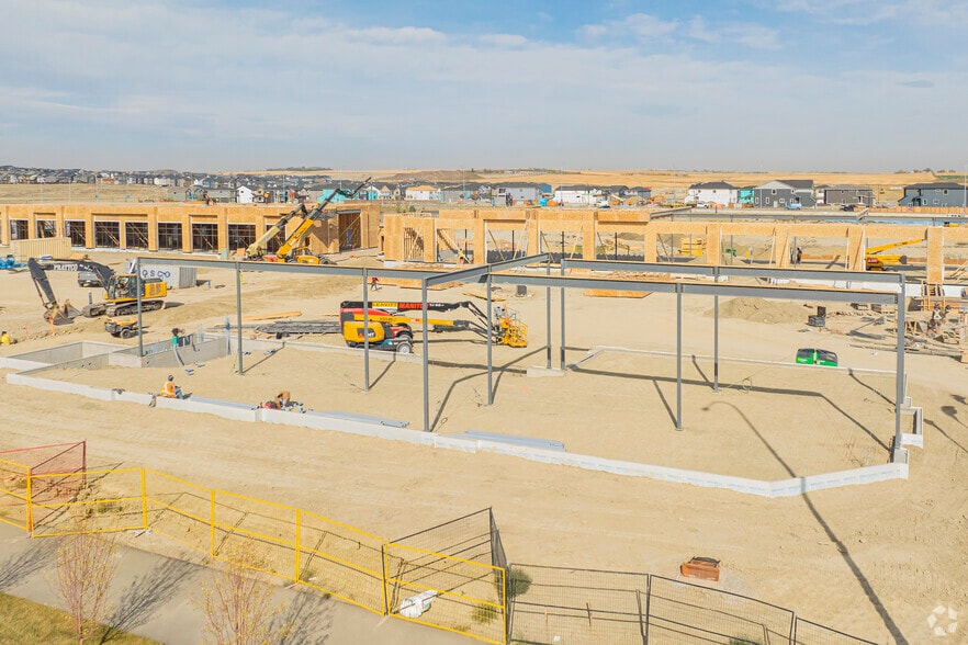 11 Th St NE, Calgary, AB for lease - Building Photo - Image 1 of 3