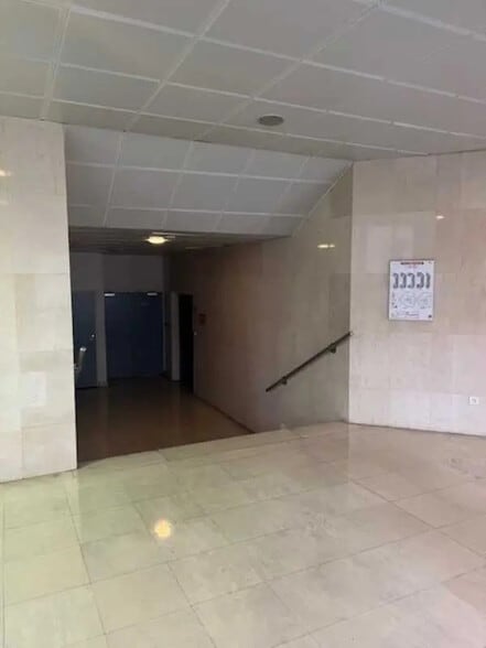 33/37 Boulevard Vauban, Guyancourt for lease - Lobby - Image 3 of 11