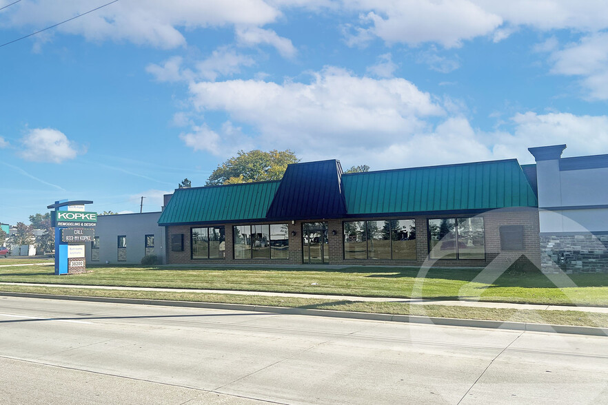 38200 Van Dyke Ave, Sterling Heights, MI for lease - Building Photo - Image 1 of 1