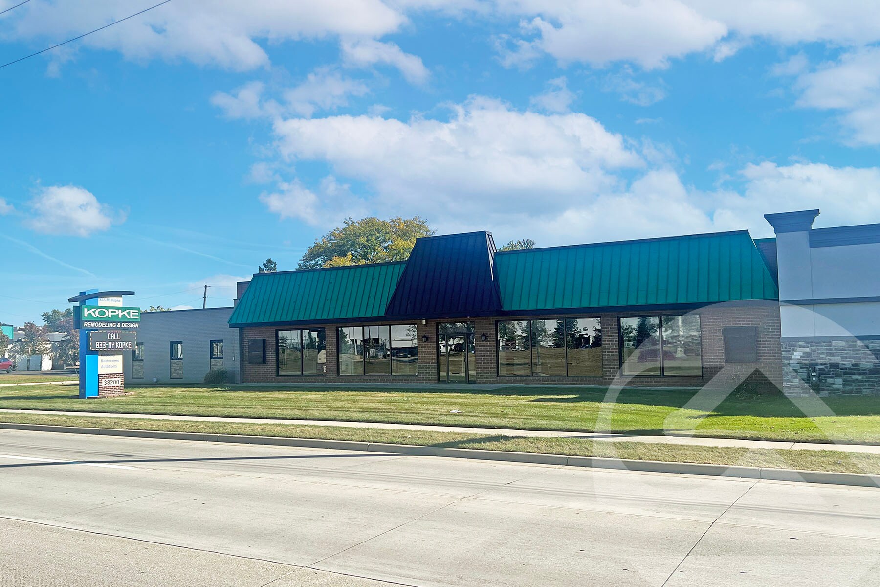 38200 Van Dyke Ave, Sterling Heights, MI for lease Building Photo- Image 1 of 2