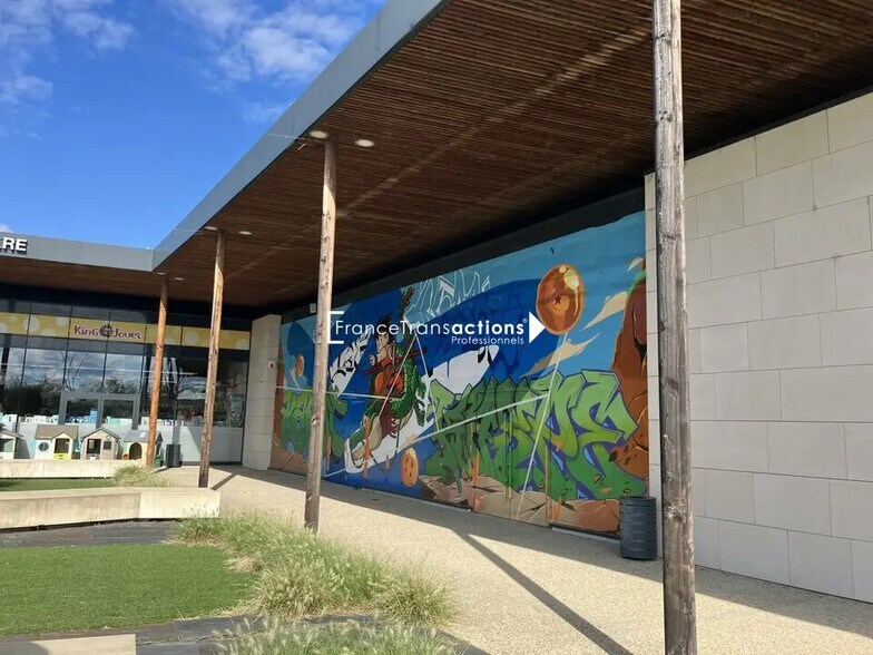 Retail in Montauban for lease - Building Photo - Image 2 of 6