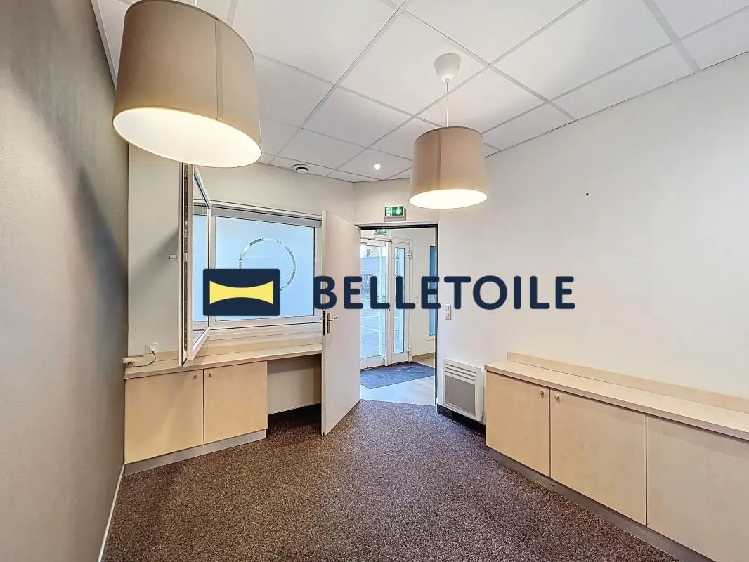 Retail in Maisons-Alfort for lease Interior Photo- Image 1 of 11