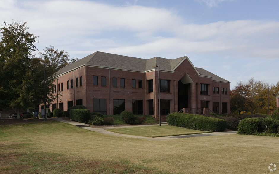 330 Pelham Rd, Greenville, SC for lease - Primary Photo - Image 1 of 6