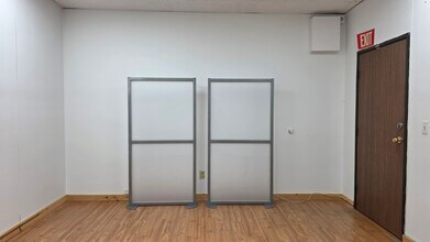 4711 Oakwood Ave, Los Angeles, CA for lease Building Photo- Image 1 of 5