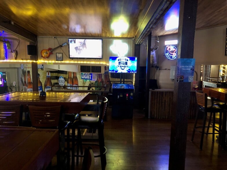 2111 Airport Rd, Conroe, TX for sale - Interior Photo - Image 3 of 7