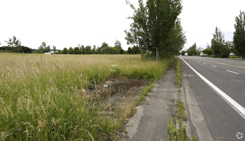 NE Airport Way, Portland, OR for sale - Primary Photo - Image 1 of 1