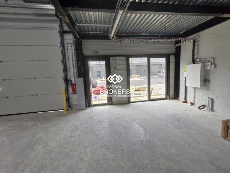 Industrial in Courtry for lease - Interior Photo - Image 3 of 3