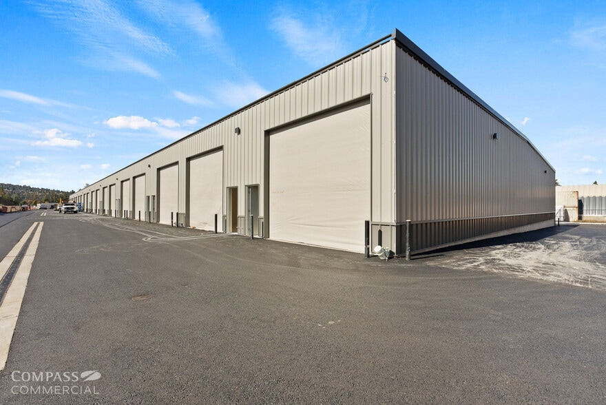 20485 NE Funner Pl, Bend, OR for sale - Building Photo - Image 2 of 16