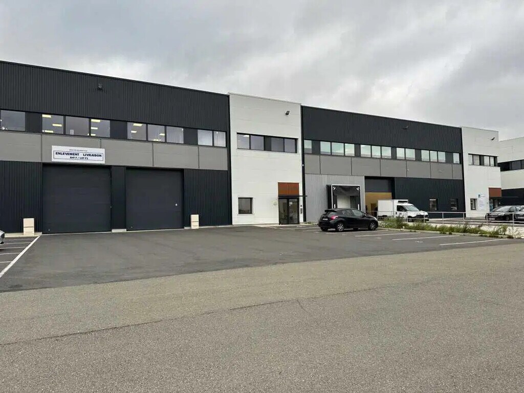 Location Local d'activités 159 m² à 556 m² - Photo 1