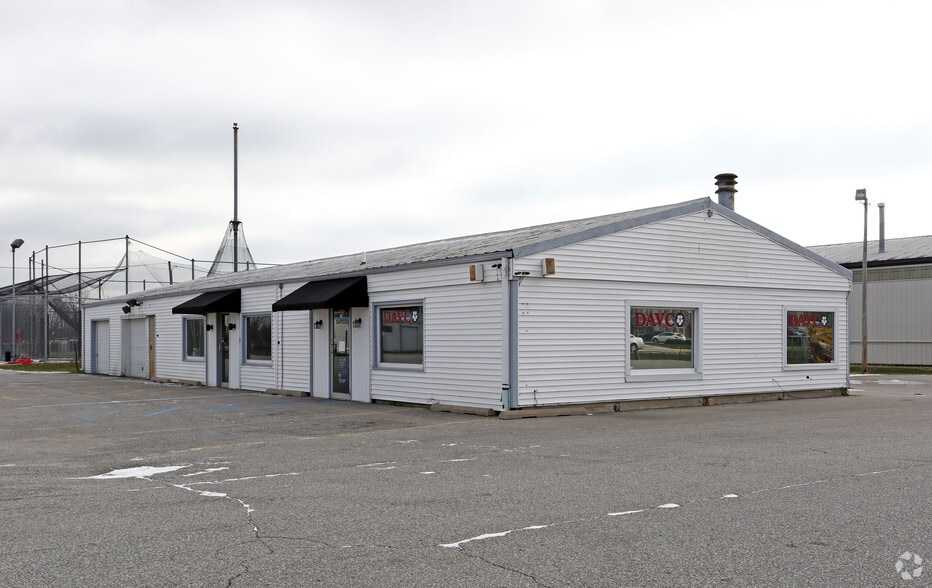 9048 Lima Rd, Fort Wayne, IN for sale - Primary Photo - Image 1 of 1