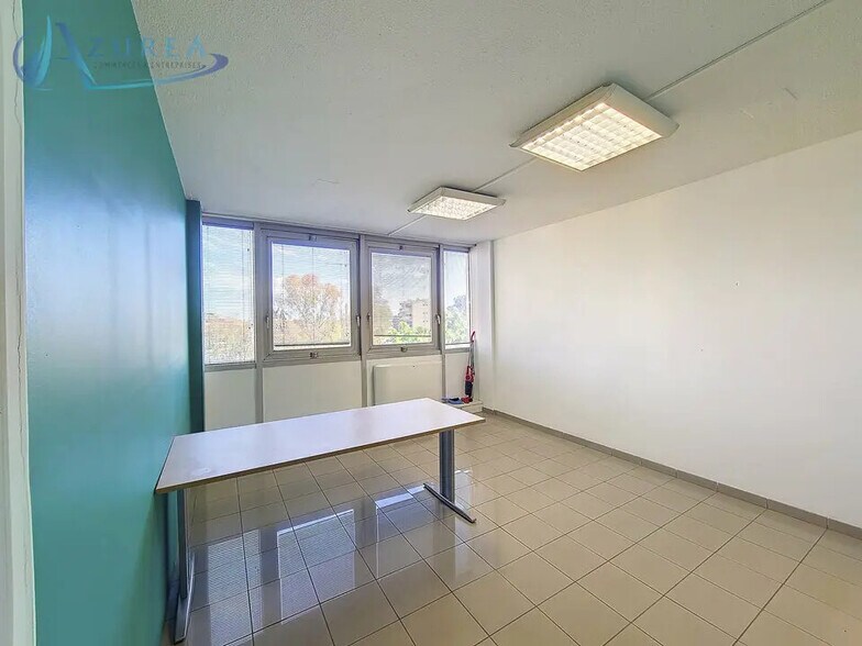 Office in Le Cannet for sale - Interior Photo - Image 3 of 10