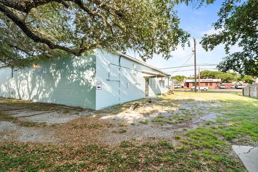 1700 Highway 35 N, Rockport, TX for sale - Building Photo - Image 3 of 43