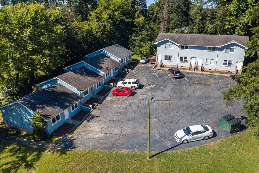 72 E Whitman St, Toccoa, GA for sale - Building Photo - Image 1 of 1