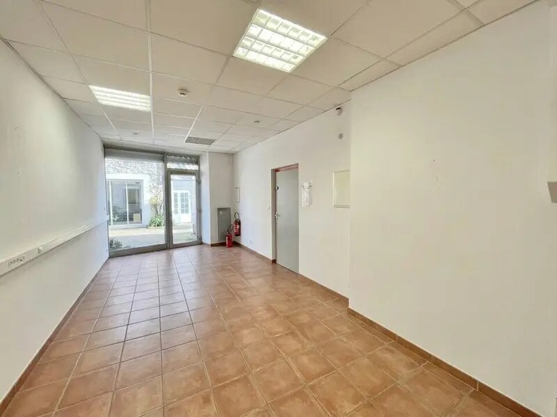 Retail in Trans-en-Provence for lease Interior Photo- Image 1 of 7
