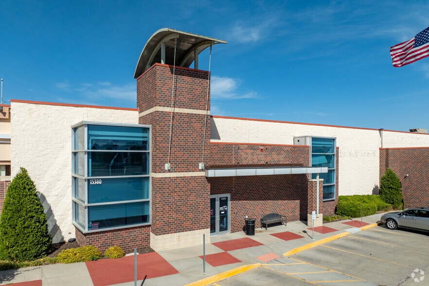 156th & Q, Omaha, NE for lease - Building Photo - Image 1 of 12