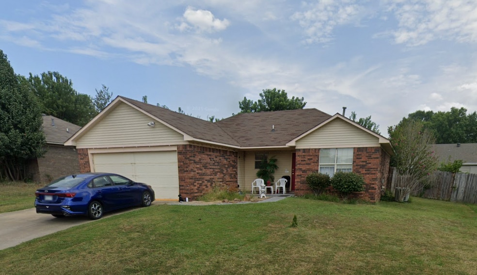 Three House Portfolio portfolio of 3 properties for sale on LoopNet.com - Building Photo - Image 3 of 4