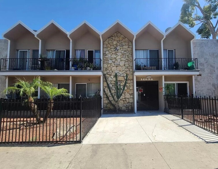14696 Rayen St, Panorama City, CA for sale - Building Photo - Image 2 of 12