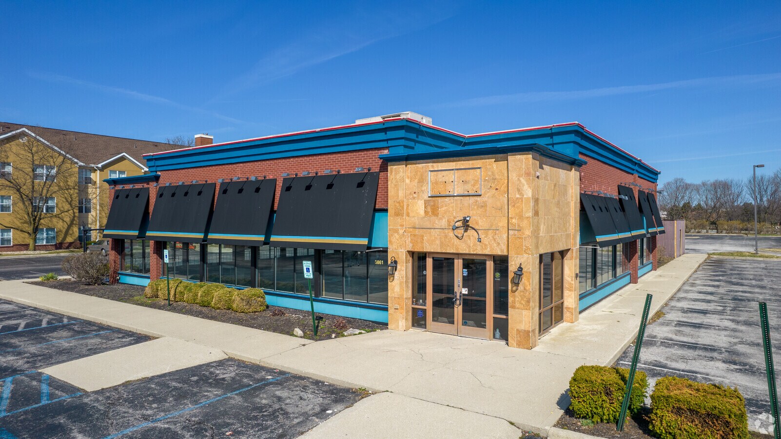 3861 Park Mill Run Dr, Hilliard, OH 43026