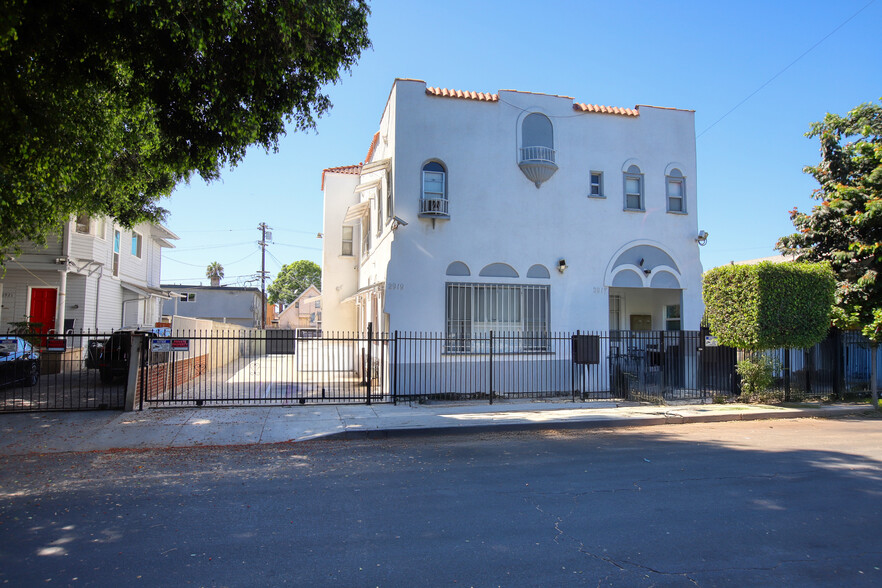 2917 Walton Ave, Los Angeles, CA for sale - Primary Photo - Image 1 of 14