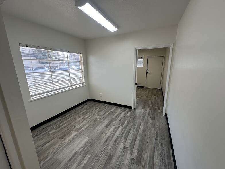 2731 H St, Bakersfield, CA for sale - Interior Photo - Image 2 of 13