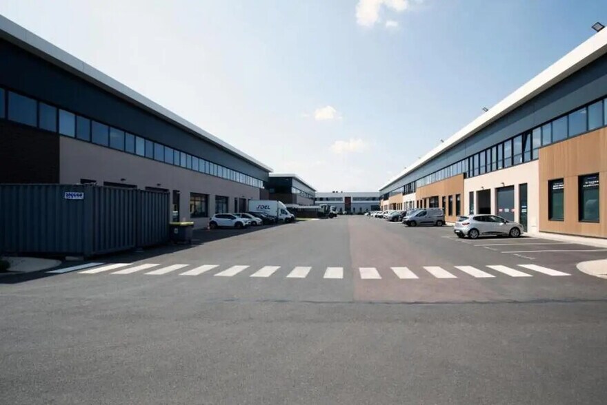 145 Rue Des Caboeufs, Gennevilliers for lease - Building Photo - Image 2 of 8