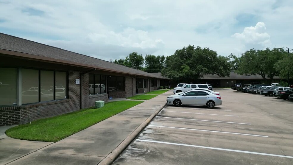 11201 Richmond Ave, Houston, TX for lease - Commercial Listing Video - Image 3 of 9