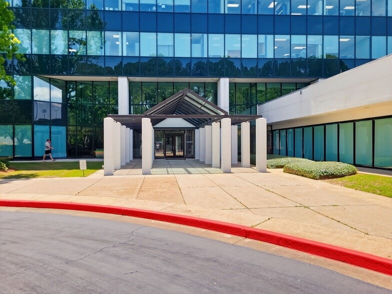 1110 Montlimar Dr, Mobile, AL for lease - Building Photo - Image 3 of 15