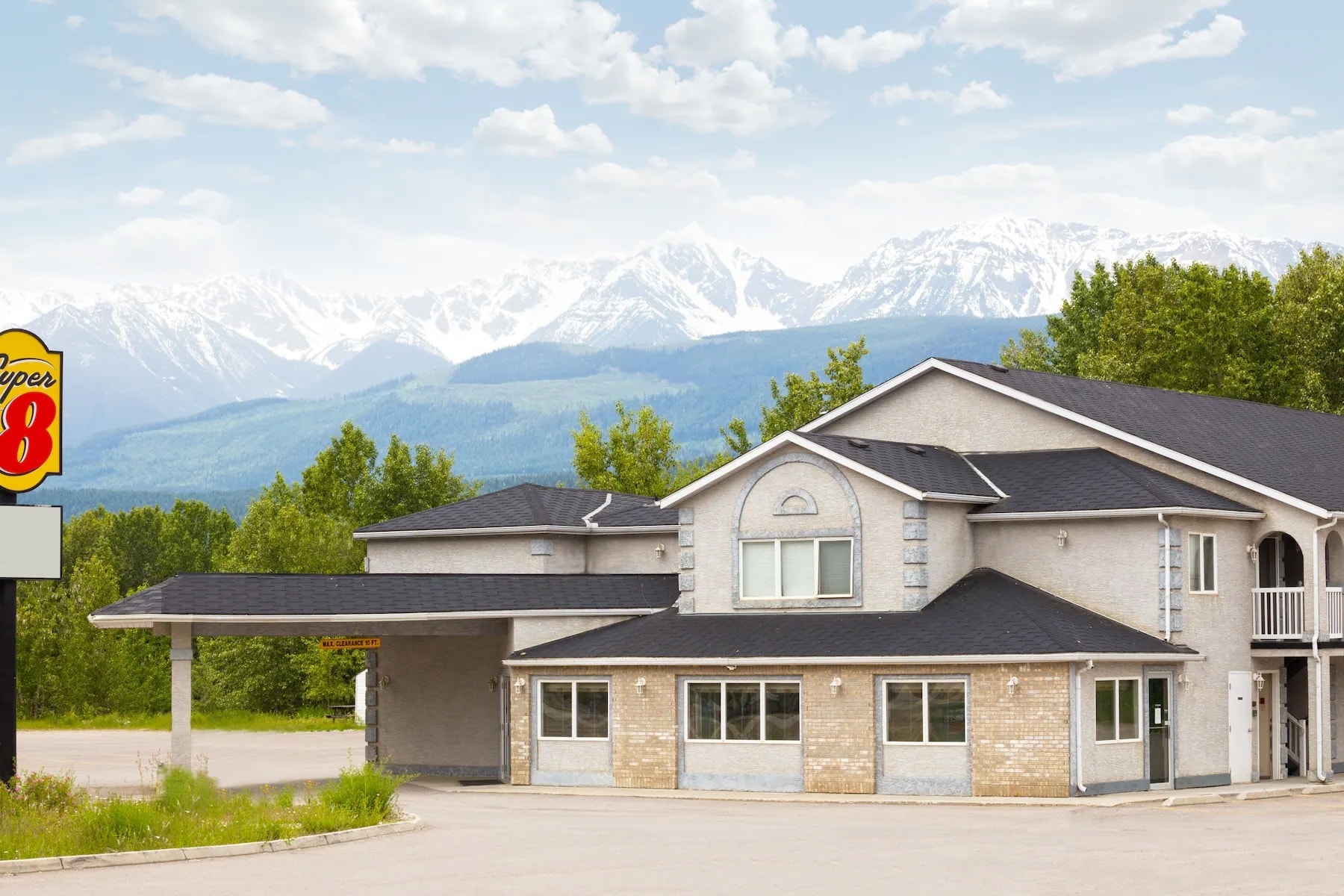 1047 Trans-Canada Hwy W, Golden, BC for sale Primary Photo- Image 1 of 1